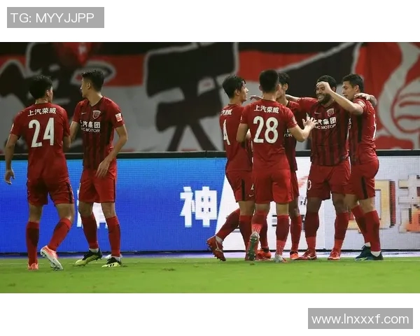 2020年国足与上港激战回顾：激情碰撞与未来展望的精彩瞬间