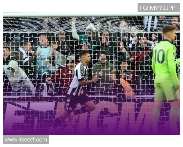 修咸顿主场迎战曼联双方争夺英超积分榜关键战役